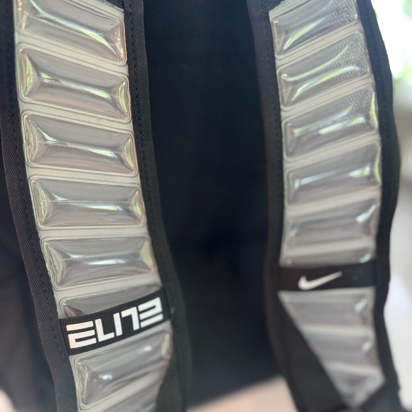 Nike Elite Pro Basketball Backpack. Excellent used condition- barely used. - Picture 5 of 8